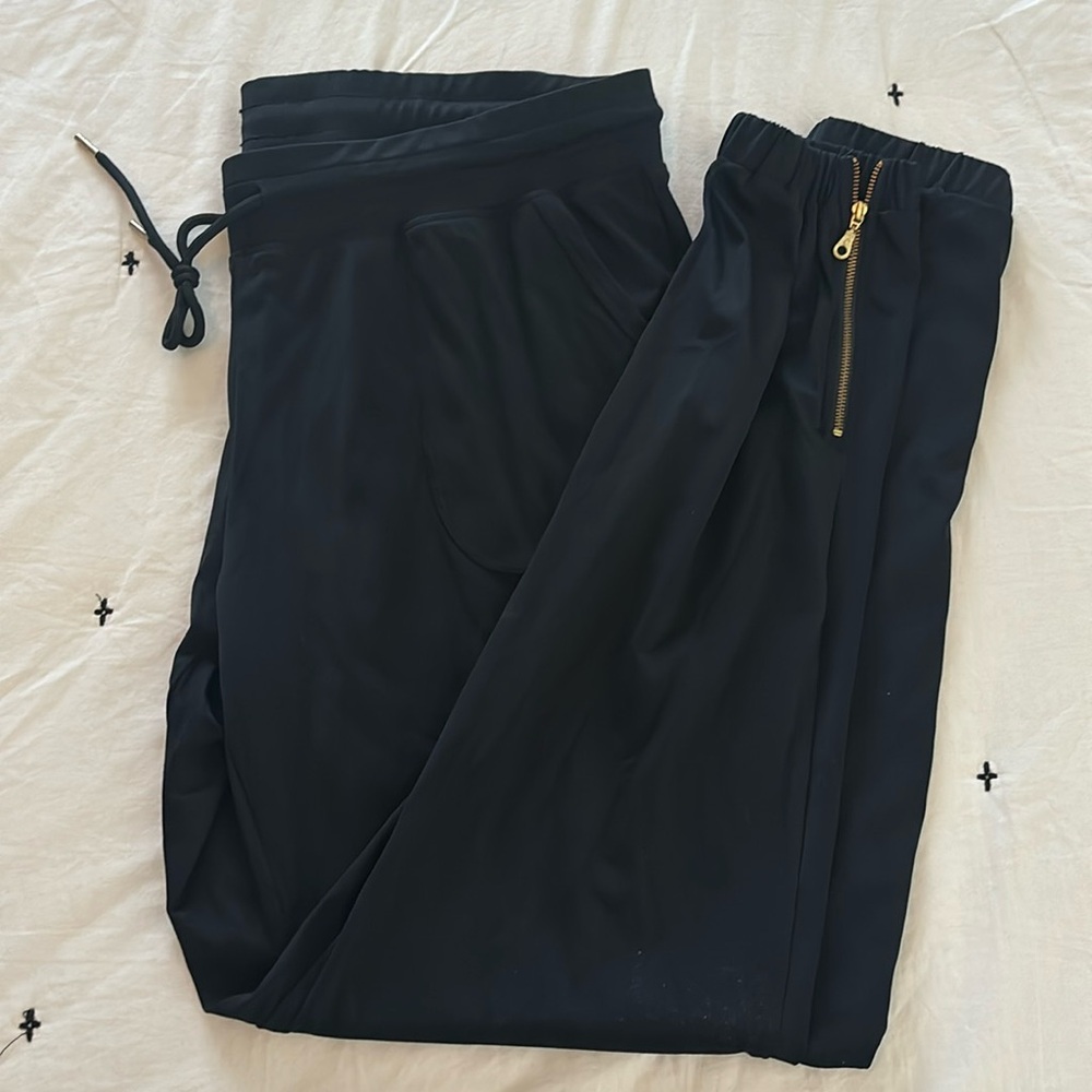 Great condition zippered joggers